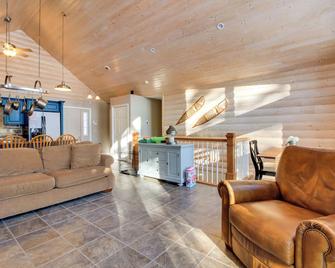 Brainerd Cabin on Camp Lake w/ Boat Slip & Dock! - Brainerd - Living room