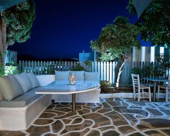 Iris Boutique Hotel - Naousa - Патіо