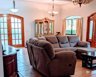 Casa Trebol - Tela - Sala de estar