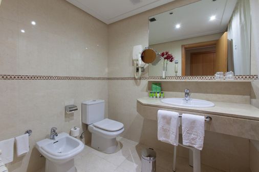 Hotel Silken Luis De León - León - Phòng tắm