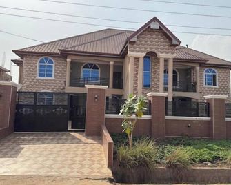 Charming 4 bedroom home - Afienya - Edificio