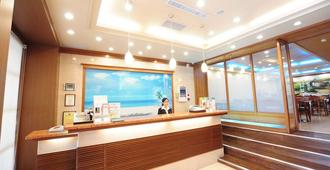 Kindness Hotel Weiwuying - Kaohsiung City - Front desk