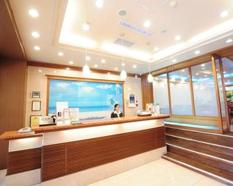 Kindness Hotel Weiwuying - Kaohsiung City - Front desk