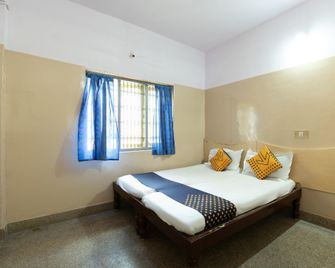 Spot On Samruddhi Lodge - Tumkūr - Bedroom