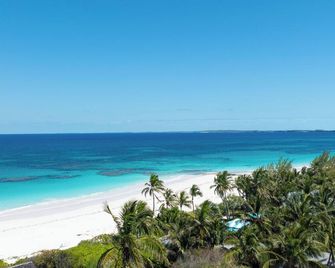 Casa DeDe, Classic Bahamian Home with Panoramic Views of the Ocean - Dunmore Town - Spiaggia