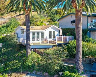 Stunning Ventura Cottage with Deck and Ocean View! - Ventura - Edificio