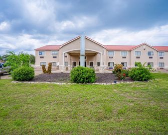 Texan Inn By OYO Beeville Us-181 - Beeville - Gebäude