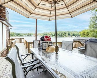 Catch a sunrise and a sunset or a fish - Delton - Balcony