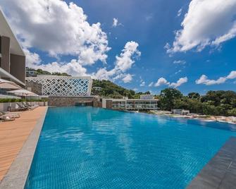 Crimson Resort and Spa Boracay - Boracay - Πισίνα