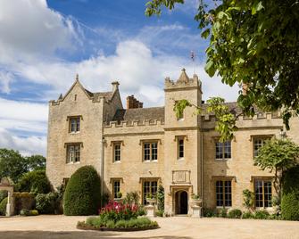 Weston Manor Hotel - Bicester - Building