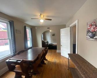 (G2) Large 2 bdrm unit close to downtown Syracuse. - Siracusa - Comedor
