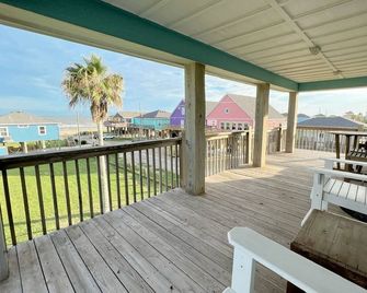 Abby Sands Castle - 2ND ROW - Great views, easy access to quiet beach, WIFI! - Gilchrist - Balcón