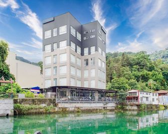 Shui Yang Lakeview House with Elevator - נאנטו סיטי - בניין