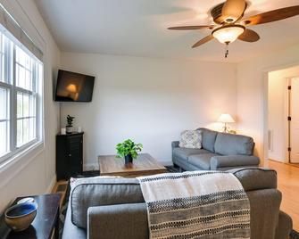 Relax Fireside! Home Less Than 1 Mi to Tryon International - Mill Spring - Sala de estar