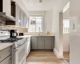 Modern 3 Bedroom Apartment in San Fernando - San Fernando - Kitchen