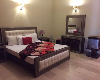 Royal Galaxy Guest House (For Families Only) - Islamabad - Bedroom