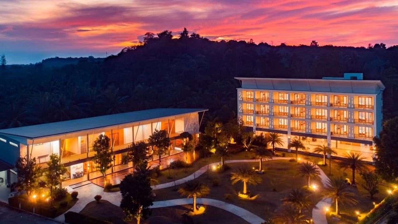 Nana Beach Hotel & Resort