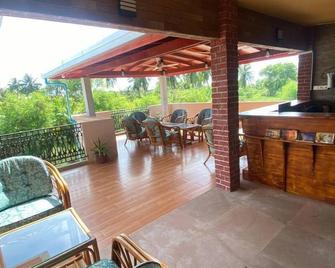 White Sand Inn - Maamingili - Balkon