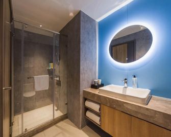 Home Inn Neo Shanghai South Station Jinjiang Park Metro Station - Şanghay - Yatak Odası