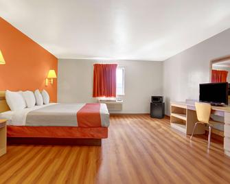 Motel 6 Espanola Nm - Española - Bedroom