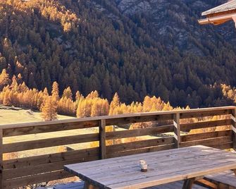 Chalet Soleniou In St Veran, In The Nature, For Your Holiday In The Mountains - Saint-Véran - Balcony