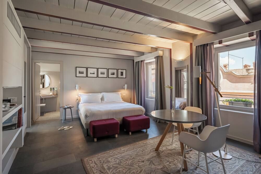 غرف وبار الخمر أوفي