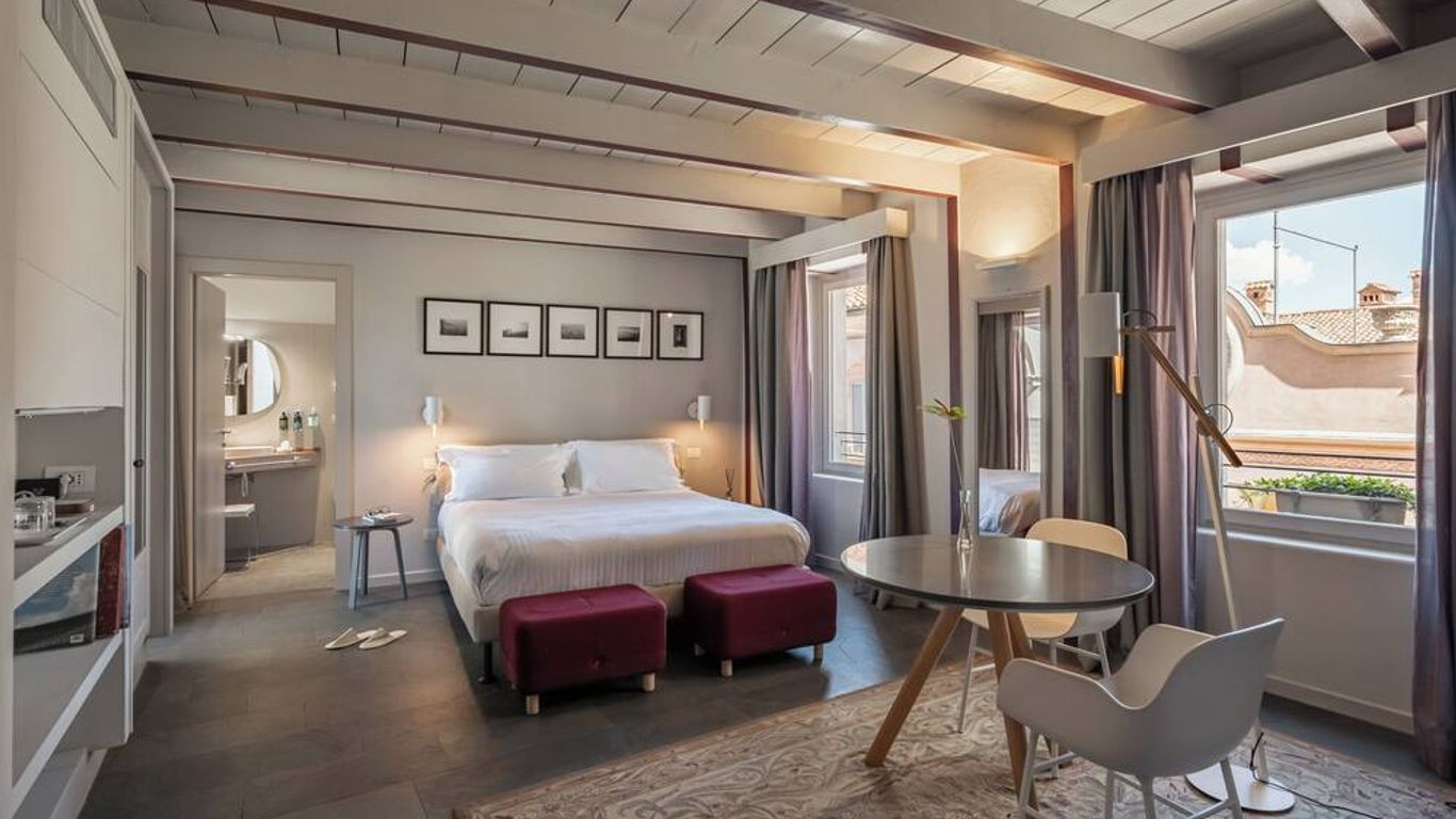 Uve Rooms & Wine Bar