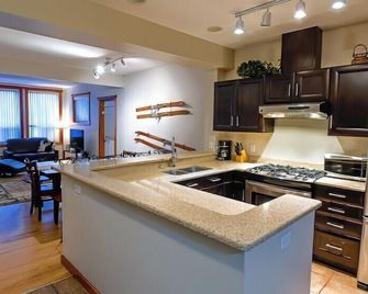 Polar Peak Lodges by Fernie Lodging CO - Fernie - Kitchen