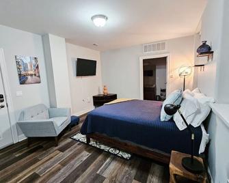 Cute + Cozy Studio at The Inman - 207 - Champaign - Bedroom