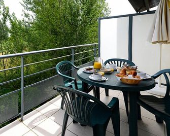 Le Domaine Du Green - Vacancéole - Brens - Balcony