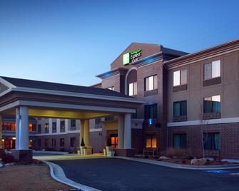 Holiday Inn Express & Suites Salt Lake City West Valley - West Valley City - Rakennus