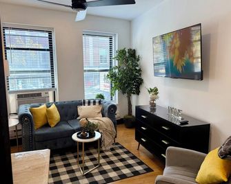 Boutique Apartment - Englewood - Living room