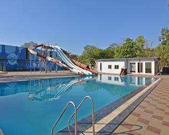 Hotel O Midway Park Resort - Atgaon - Piscina