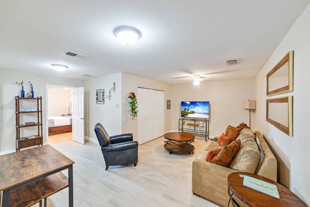 South Tampa: Casa De Massa Guest Suite - Tampa - Living room