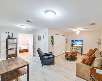 South Tampa: Casa De Massa Guest Suite - Tampa - Living room