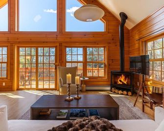 Alpine View - Hot Tub, Rustic Charm, Mountain Views & Sauna - Prattsville - Sala de estar