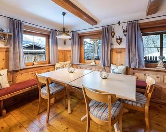 Spacious Apartment in Alpine Chalet Bergprinzessin with Mountain View - Hippach - Essbereich