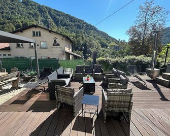 Large 6 bedroom house with fired wood hot tub - Tolmin - Innenhof