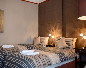 Tanes Hotel - Cardiff - Bedroom