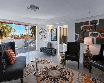 1-Bedroom Master Suite #219 - Palm Springs - Living room