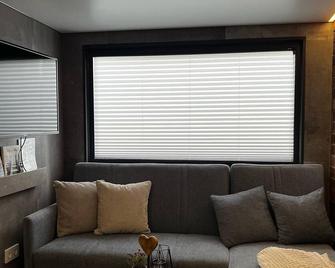 Sea Side Tiny House London - Salzhemmendorf - Sala de estar