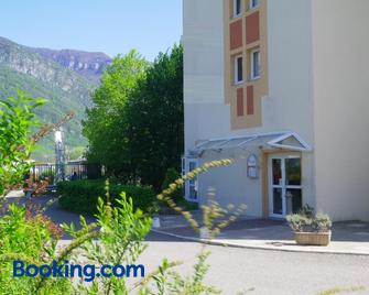Hôtel Amys Grenoble-Voreppe - Voreppe - Building