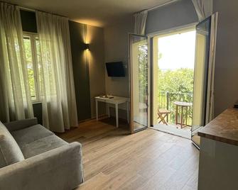 Tosa Welcome - Imola - Wohnzimmer