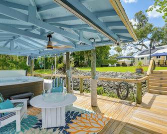 Riverfront Florida Studio with Pool and Hot Tub Access - LaBelle - Binnenhof