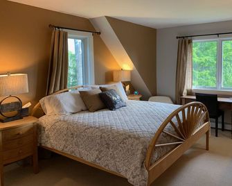 Charming Mountain Retreat With Valley Views, Walk To Sugarbush Mt Ellen - Waitsfield - Habitación