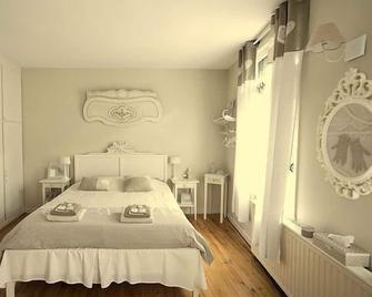 Aux Petits Bonheurs - La Gorgue - Habitación