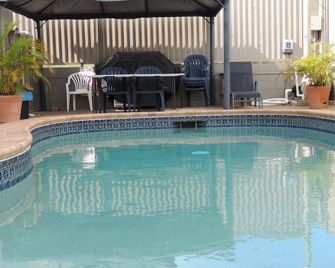 Park View Motel - Gladstone - Bể bơi