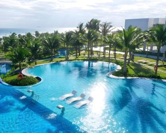 Arena Cam Ranh Resort By Realus - Cam Ranh - Pool