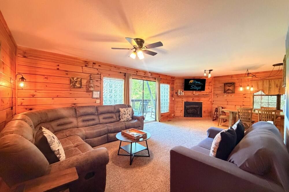 Spacious Cabin w/ Hot Tub & Spectacular Valley Views | Near Bryson & Cherokee - Whittier - Sala de estar