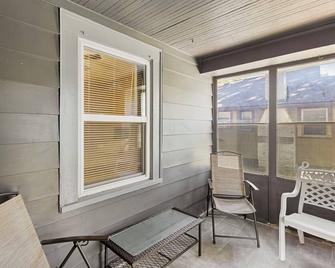 The Woodland Villa - Kansas City - Balcony